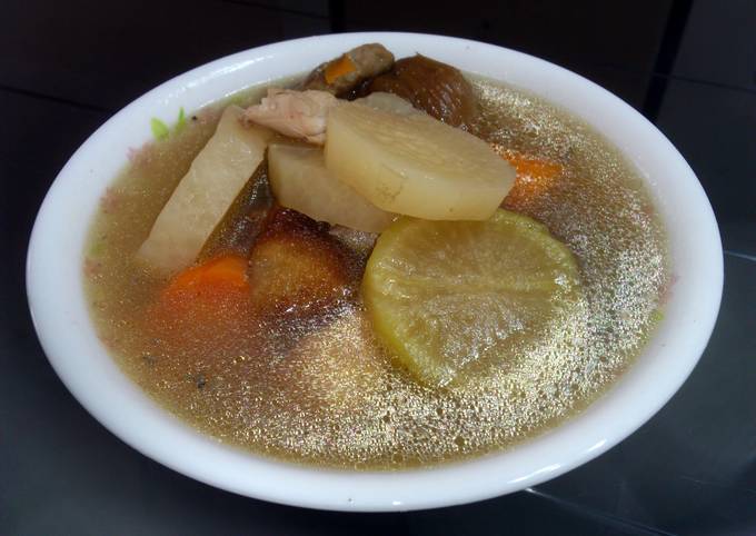 Raddish And Carrot In Chicken Soup