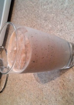 A picture of Healthy Mixed-Fruit Smoothie w Kale.