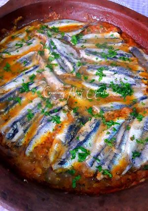 Foto principal de Tajine de boquerones en salsa de berenjena asada y tomates