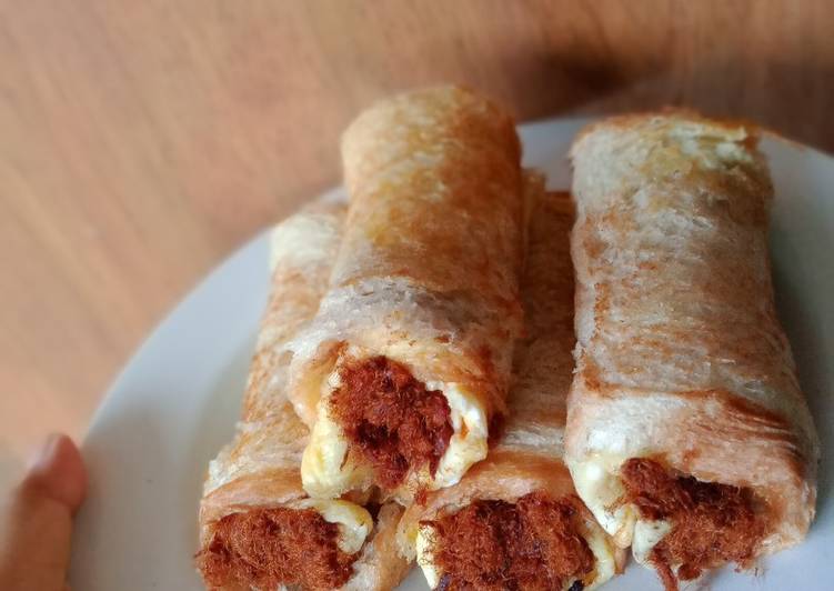 Roti gulung telur abon