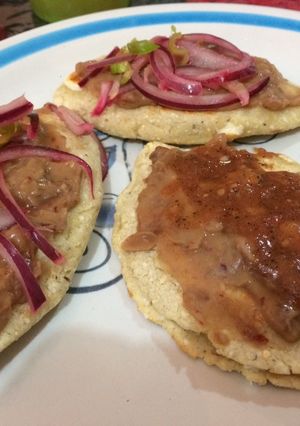 Una foto de Tlacoyos rellenos de quesillo