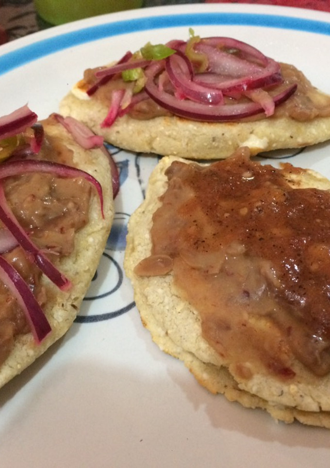 Una foto de Tlacoyos rellenos de quesillo