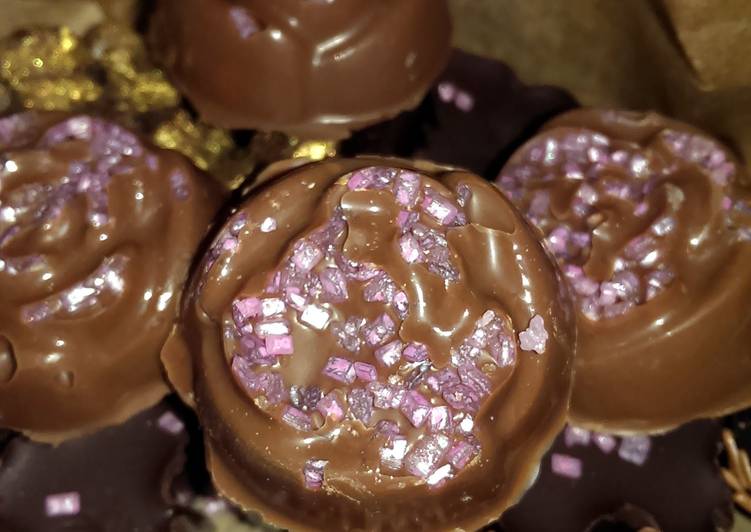 How to Make Any-night-of-the-week Sophie’s strawberry cream chocolates.