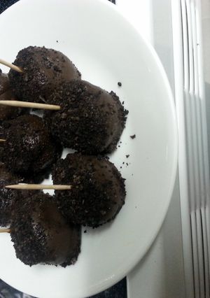 A picture of oreo balls.