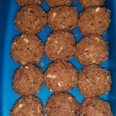 A picture of Leftover Roti ladoo.
