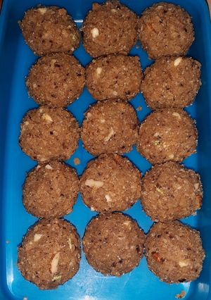 A picture of Leftover Roti ladoo.