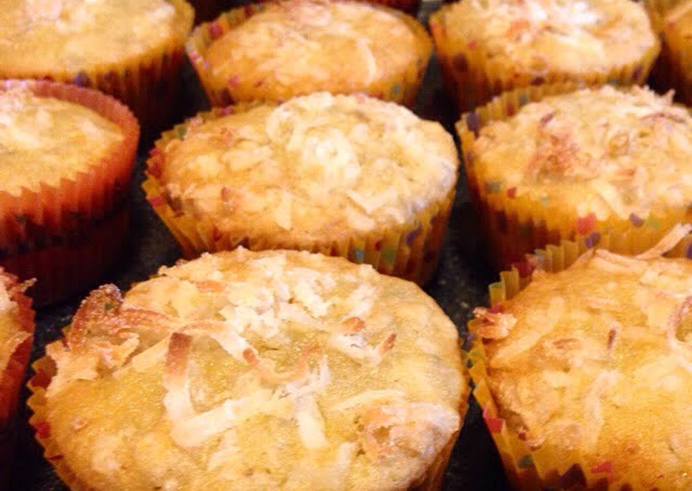 Banana Coconut Crunch Cupcakes