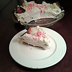 A picture of Strawberry Ripple Cream Pie.