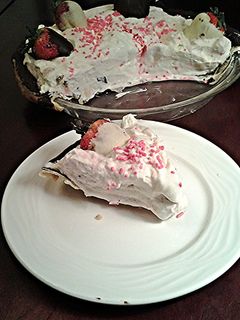 A picture of Strawberry Ripple Cream Pie.