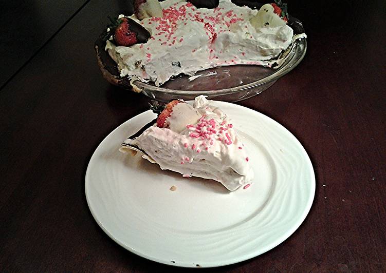 Simple Way to Prepare Perfect Strawberry Ripple Cream Pie