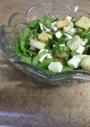 A picture of Tossed Caprese Salad.