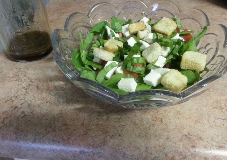 Recipe of Tossed Caprese Salad in 29 Minutes for Young Wife