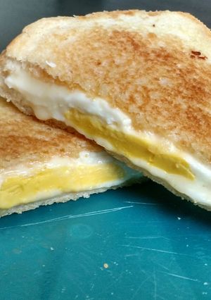 A picture of Grilled Egg and Cheese.