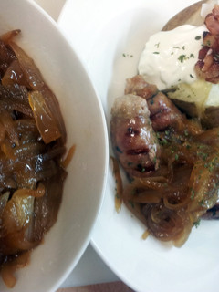 A picture of Caramalized onions.