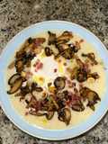 Crema de coliflor trufada con huevo poché, setas salteadas y jamón