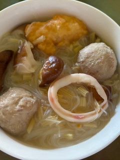 貢丸花枝米粉湯 的食譜成品照片