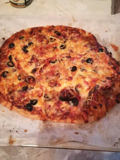 Una foto de Pizza de atún y lomo adobado en la panificadora