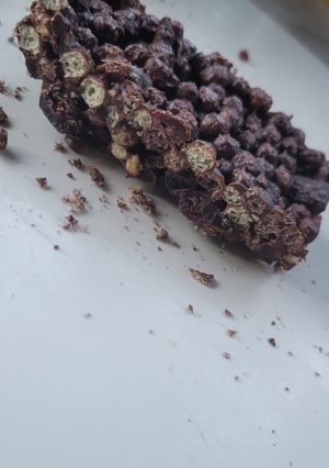 Una foto de Barritas de quinoa pop y arándanos 🫐🍫 ♡
