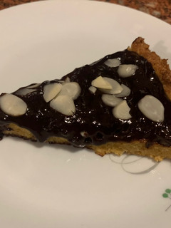 Una foto de TARTA de CHOCOLATE y Maracuyá (sin gluten)
