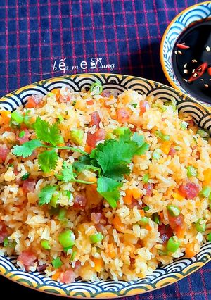 Hình của món Cơm chiên dương châu.