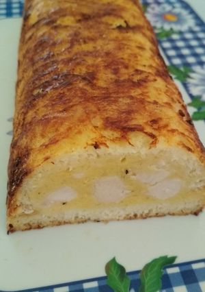 Sajtos csirkemell fokhagymás pirítós kenyérben recept fotója