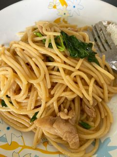 รูปของ สปาเกตตีผัดอกไก่ใส่ใบกะเพรา 3-5 ขวบ
