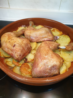 Una foto de Pollo al horno con patatas de la abuela Dora
