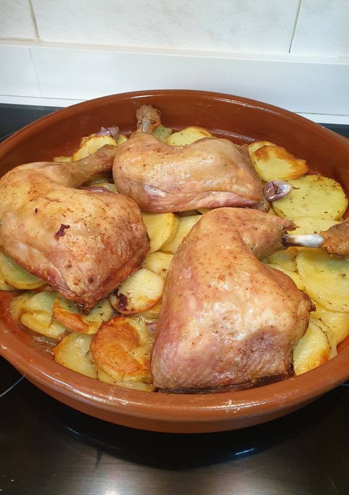 Una foto de Pollo al horno con patatas de la abuela Dora