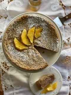 Una foto de Karithopita - Pastel griego de nuez y aceite de oliva sin gluten y sin azúcar