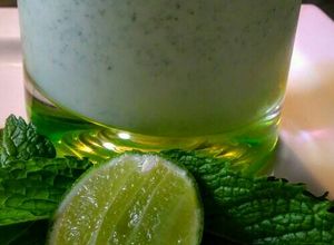 Una foto de LIMONADA De Yogurt y Hierbabuena...!