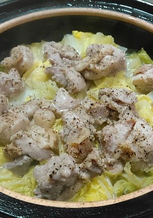 A picture of Steamed Chicken Thighs with Garlic and Black Pepper on Napa Cabbage.