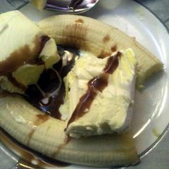 A picture of Bannana split.