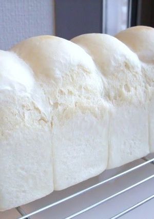 A picture of Heidi's White Bread in a Pound Cake Pan.