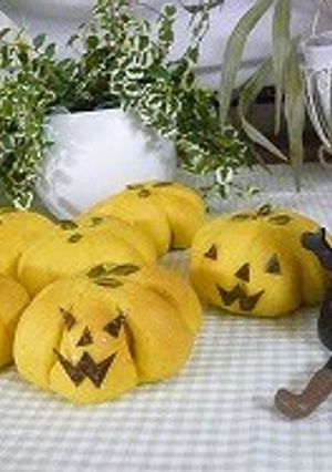 A picture of Kabocha Squash Halloween Bread.