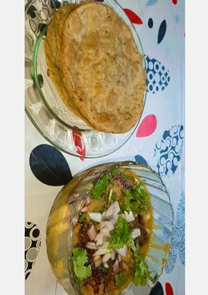A picture of Sindhi Dal Pakwan.