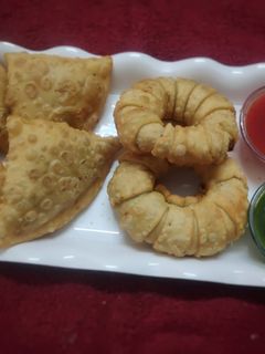 સમોસા (Samosa Recipe in Gujarati) રેસીપી મુખ્ય ફોટો