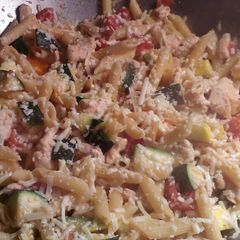 A picture of Veggie Chicken pasta.