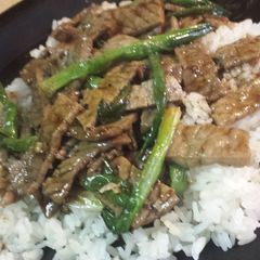 A picture of Mongolian Beef.