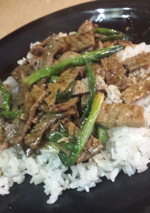 A picture of Mongolian Beef.