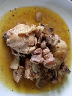 Una foto de Pollo y costilla de cerdo en salsa de adobo