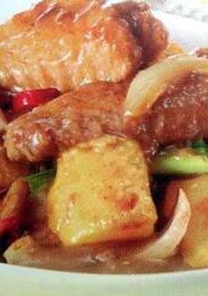A picture of Chicken wings with satay paste.