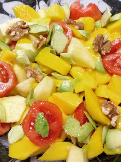 Una foto de Ensalada de mango y manzana