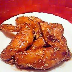 A picture of Spicy Fried Chicken Wings in an Excellent, Addictive, and Yummy Sauce.