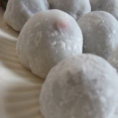 Cheap if You Make Them Yourself! Ichigo Daifuku (Strawberry Mochi Dumplings) A picture of Cheap if You Make Them Yourself! Ichigo Daifuku (Strawberry Mochi Dumplings).