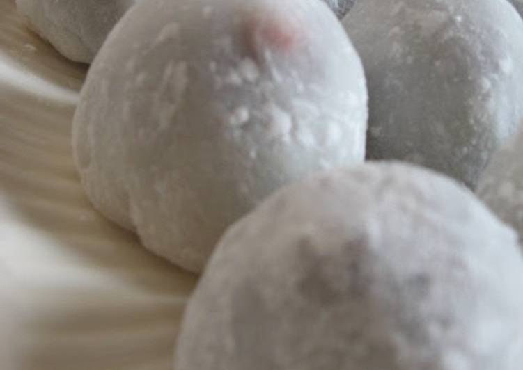 Recipe of Quick Cheap if You Make Them Yourself! Ichigo Daifuku (Strawberry Mochi Dumplings)