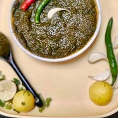 A picture of Garlic Mint Chutney.