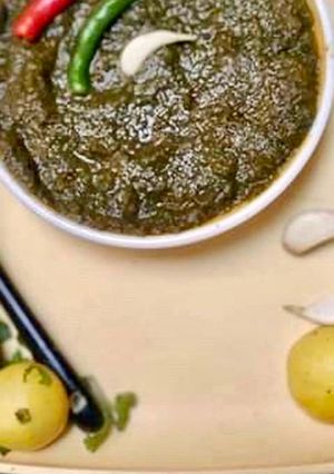 A picture of Garlic Mint Chutney.