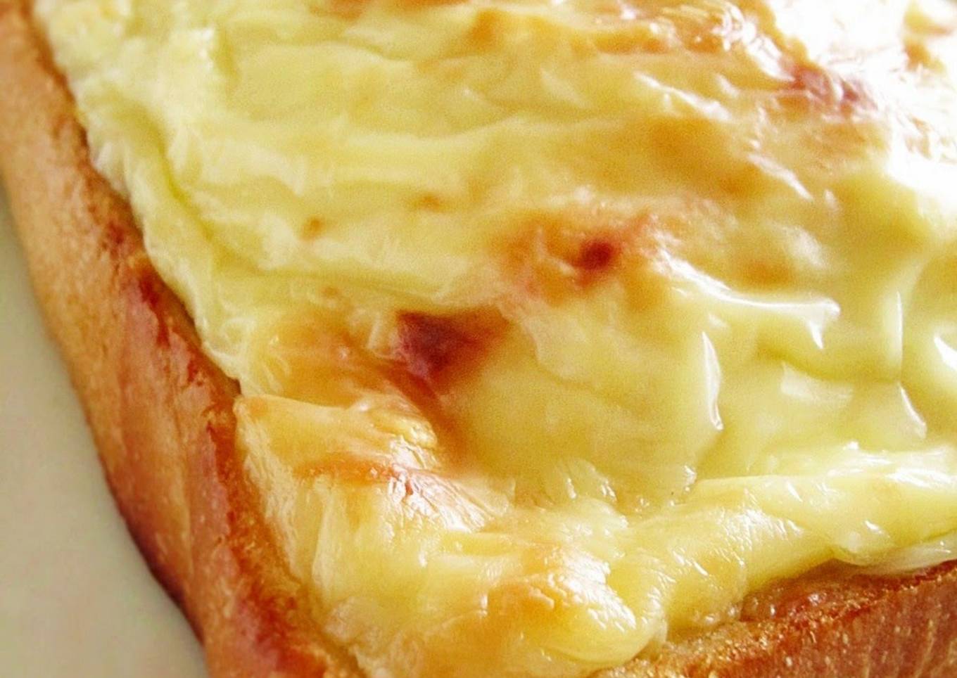 Domed Cheese Toast with Cabbage