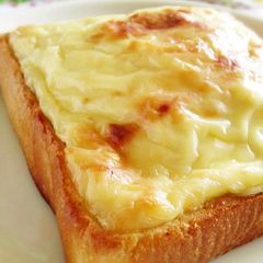 A picture of Domed Cheese Toast with Cabbage.