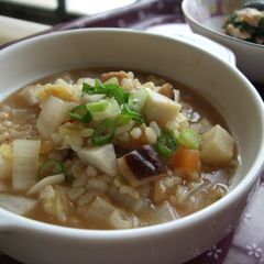 A picture of Macrobiotic Recipe: Brown Rice Gruel with lots of Veggies.